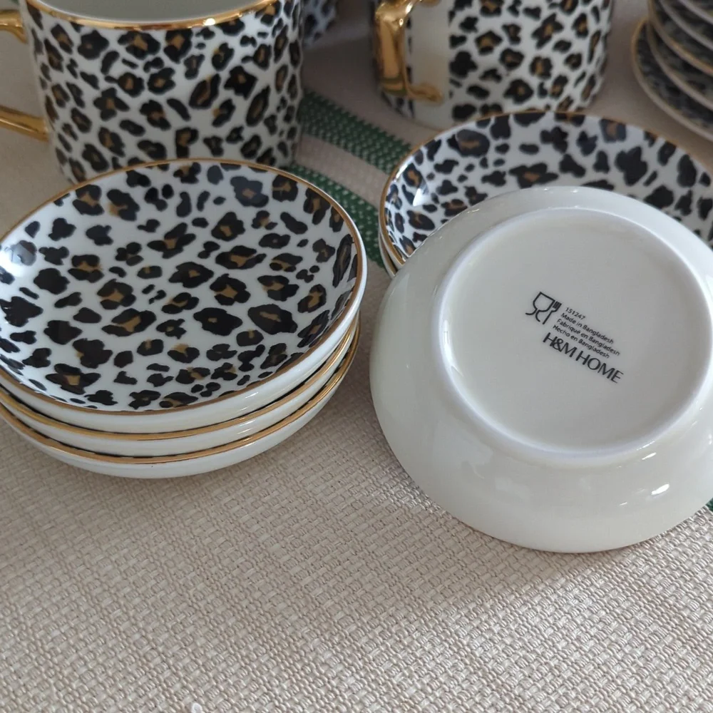 Leopard Tea Set With Gold Rim - Picture 2 of 7